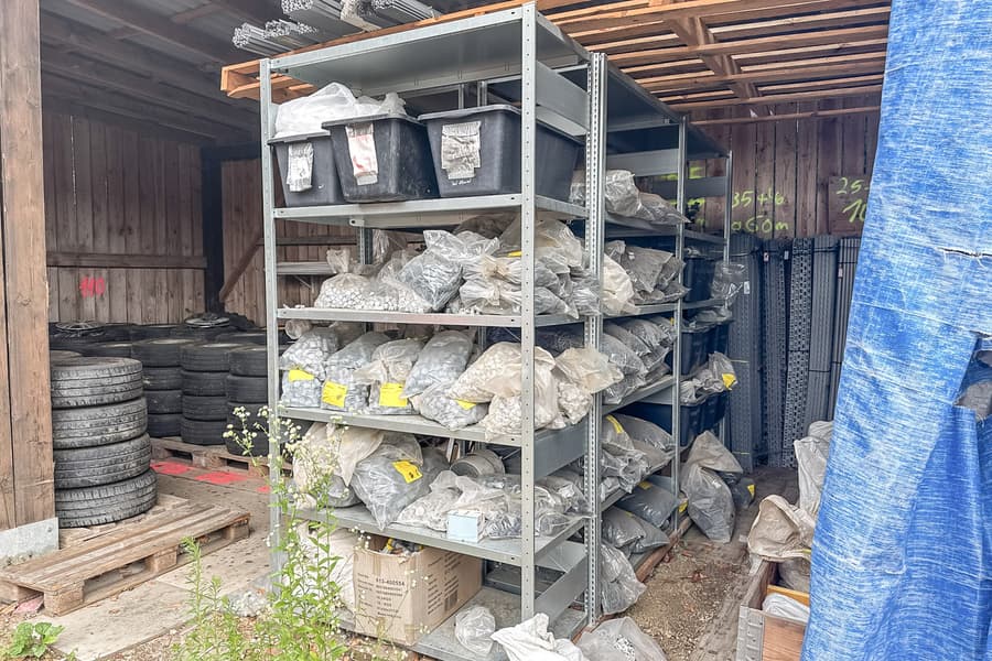 Regalinhalt: Montagematerial